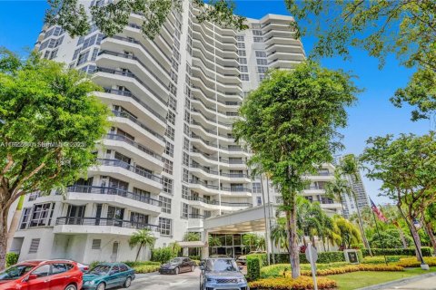 Condo in Aventura, Florida, 2 bedrooms № 1976567 - photo 21
