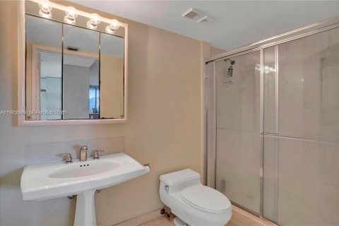 Condo in Aventura, Florida, 2 bedrooms № 1976567 - photo 8