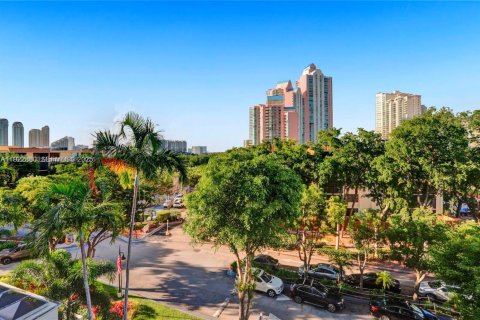 Condo in Aventura, Florida, 2 bedrooms № 1976567 - photo 18