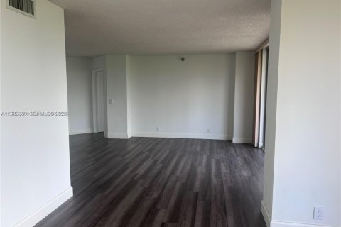 Condo in Aventura, Florida, 2 bedrooms № 1976567 - photo 12