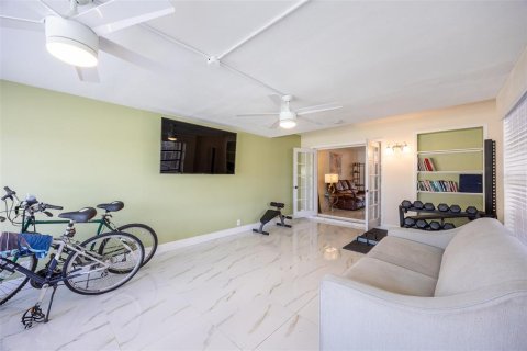 Propiedad comercial en venta en Cape Coral, Florida, 4 dormitorios, 182.09 m2 № 1886921 - foto 15