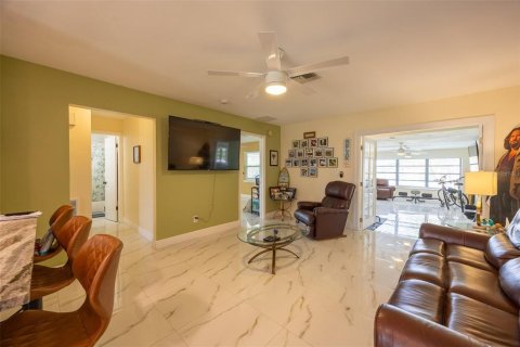Propiedad comercial en venta en Cape Coral, Florida, 4 dormitorios, 182.09 m2 № 1886921 - foto 12