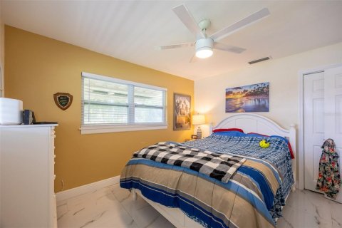 Propiedad comercial en venta en Cape Coral, Florida, 4 dormitorios, 182.09 m2 № 1886921 - foto 9