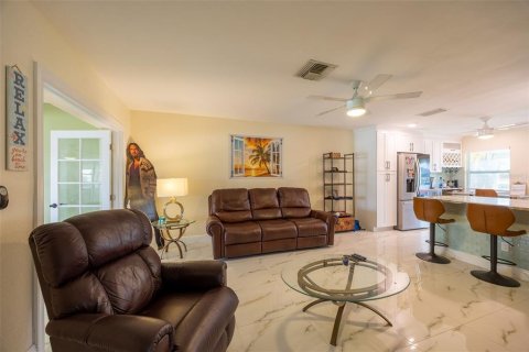 Propiedad comercial en venta en Cape Coral, Florida, 4 dormitorios, 182.09 m2 № 1886921 - foto 19