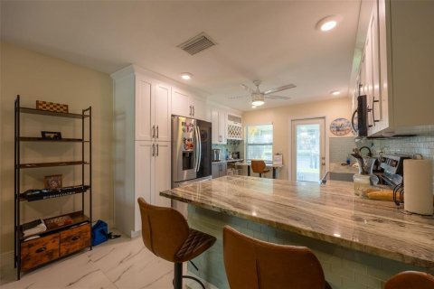 Propiedad comercial en venta en Cape Coral, Florida, 4 dormitorios, 182.09 m2 № 1886921 - foto 21