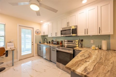 Propiedad comercial en venta en Cape Coral, Florida, 4 dormitorios, 182.09 m2 № 1886921 - foto 24