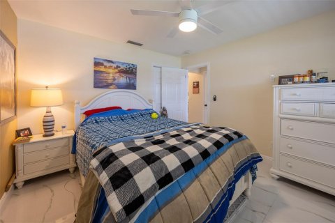 Propiedad comercial en venta en Cape Coral, Florida, 4 dormitorios, 182.09 m2 № 1886921 - foto 10
