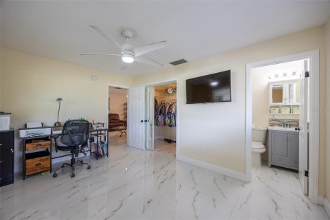 Propiedad comercial en venta en Cape Coral, Florida, 4 dormitorios, 182.09 m2 № 1886921 - foto 3