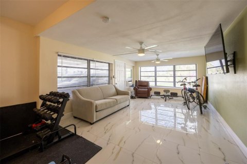 Propiedad comercial en venta en Cape Coral, Florida, 4 dormitorios, 182.09 m2 № 1886921 - foto 14