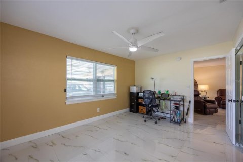 Propiedad comercial en venta en Cape Coral, Florida, 4 dormitorios, 182.09 m2 № 1886921 - foto 4