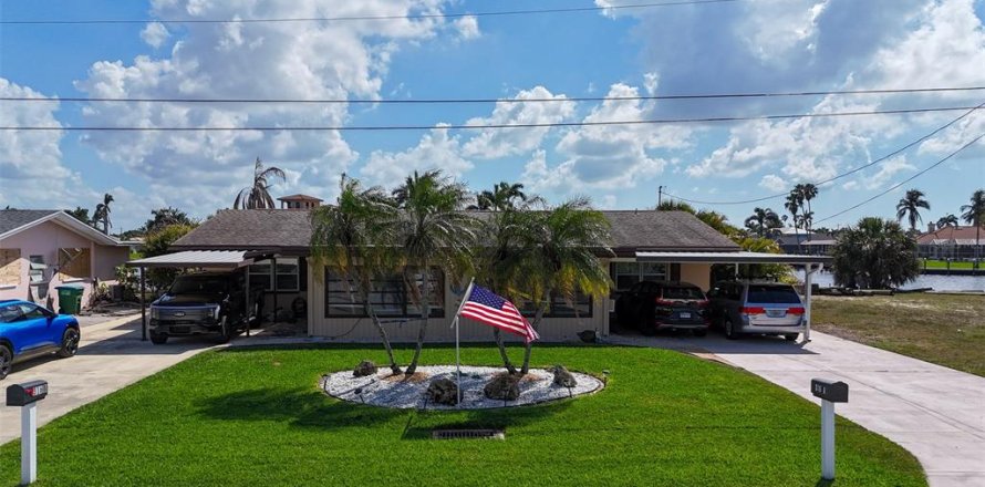 Propiedad comercial en Cape Coral, Florida 4 dormitorios, 182.09 m2 № 1886921