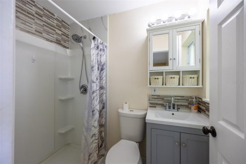 Propiedad comercial en venta en Cape Coral, Florida, 4 dormitorios, 182.09 m2 № 1886921 - foto 16