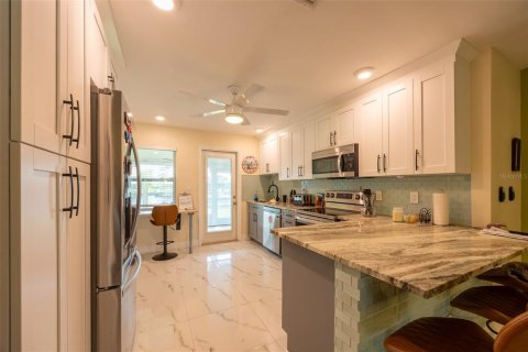 Propiedad comercial en venta en Cape Coral, Florida, 4 dormitorios, 182.09 m2 № 1886921 - foto 23