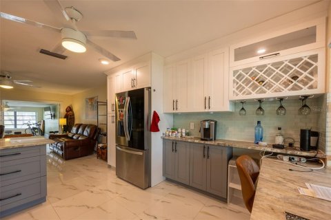 Propiedad comercial en venta en Cape Coral, Florida, 4 dormitorios, 182.09 m2 № 1886921 - foto 27