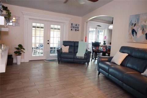 House in Clermont, Florida 3 bedrooms, 116.13 sq.m. № 1337679 - photo 13