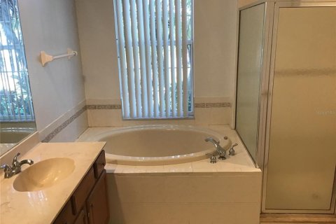Villa ou maison à louer à Bradenton, Floride: 4 chambres, 196.86 m2 № 2379353 - photo 16