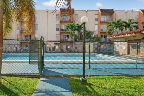 Купить кондоминиум в Майами, Флорида 2 спальни, 72.65м2, № 2001848 - фото 3