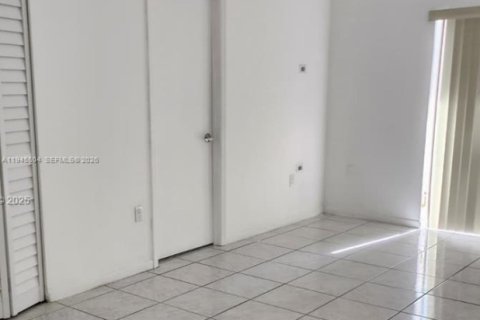 Купить кондоминиум в Майами, Флорида 2 спальни, 72.65м2, № 2001848 - фото 5