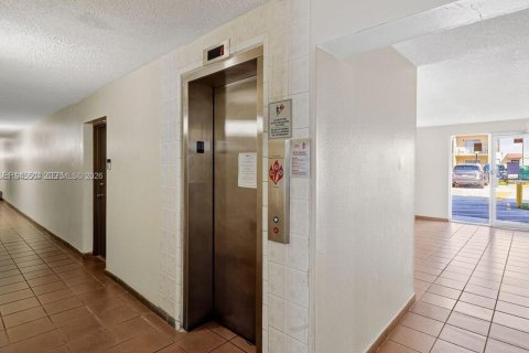 Купить кондоминиум в Майами, Флорида 2 спальни, 72.65м2, № 2001848 - фото 7