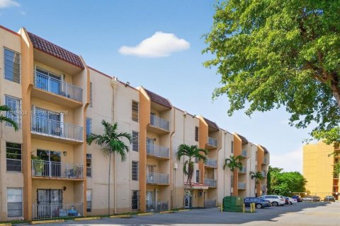 Кондоминиум с 2 спальнями в Майами, Флорида № 2001848