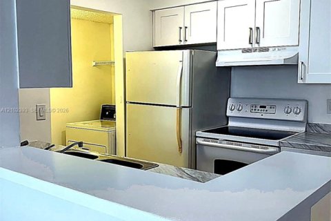 Copropriété à louer à Pompano Beach, Floride: 2 chambres, 83.89 m2 № 2407250 - photo 6