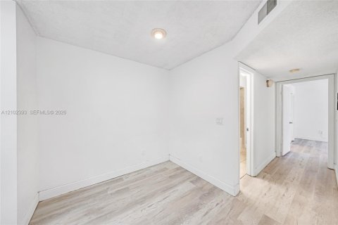 Copropriété à louer à Pompano Beach, Floride: 2 chambres, 83.89 m2 № 2407250 - photo 2