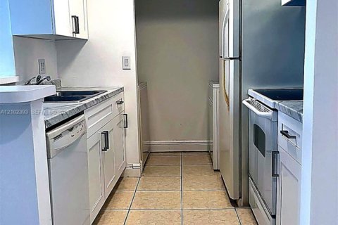 Copropriété à louer à Pompano Beach, Floride: 2 chambres, 83.89 m2 № 2407250 - photo 5