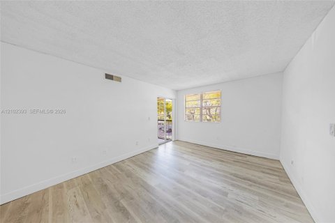 Copropriété à louer à Pompano Beach, Floride: 2 chambres, 83.89 m2 № 2407250 - photo 3