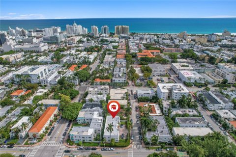 Condo in Miami Beach, Florida, 2 bedrooms  № 1986778 - photo 18