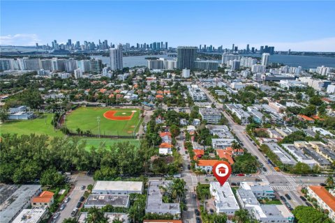 Condo in Miami Beach, Florida, 2 bedrooms  № 1986778 - photo 19