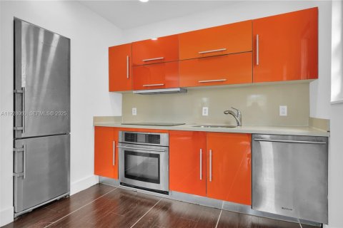 Condo in Miami Beach, Florida, 2 bedrooms  № 1986778 - photo 5