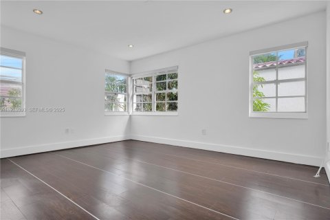 Condo in Miami Beach, Florida, 2 bedrooms  № 1986778 - photo 7