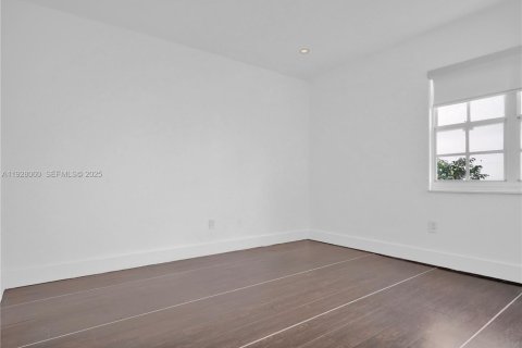 Condo in Miami Beach, Florida, 2 bedrooms  № 1986778 - photo 11