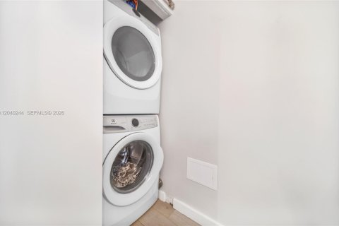 Copropriété à louer à Miami, Floride: 1 chambre, 77.39 m2 № 2087573 - photo 18