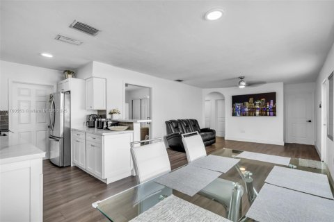 Casa en venta en Homestead, Florida, 4 dormitorios, 104.98 m2 № 1713901 - foto 17