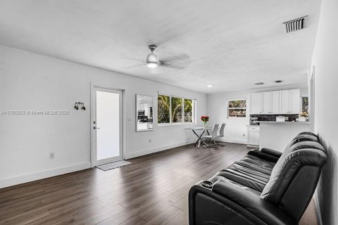 Casa en venta en Homestead, Florida, 4 dormitorios, 104.98 m2 № 1713901 - foto 3