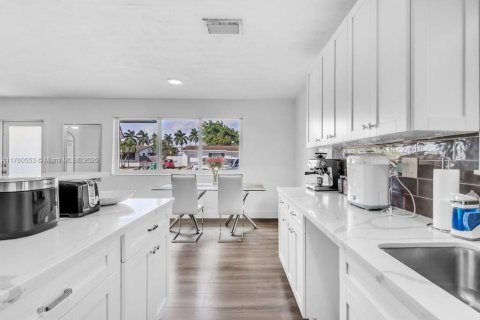 Casa en venta en Homestead, Florida, 4 dormitorios, 104.98 m2 № 1713901 - foto 4