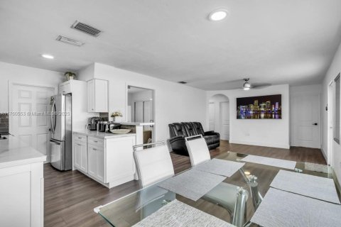 Casa en venta en Homestead, Florida, 4 dormitorios, 104.98 m2 № 1713901 - foto 5