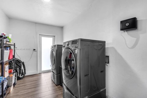 Casa en venta en Homestead, Florida, 4 dormitorios, 104.98 m2 № 1713901 - foto 16