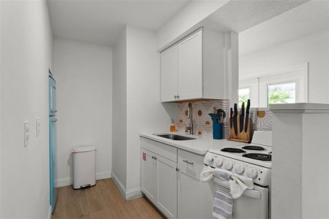 Immobilier commercial à vendre à Cocoa Beach, Floride: 8 chambres, 293.2 m2 № 1787468 - photo 20