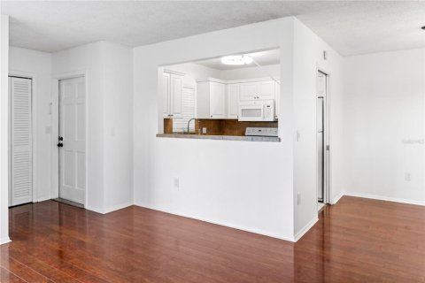 Condominio en alquiler en Sarasota, Florida, 2 dormitorios, 95.41 m2 № 1913465 - foto 17