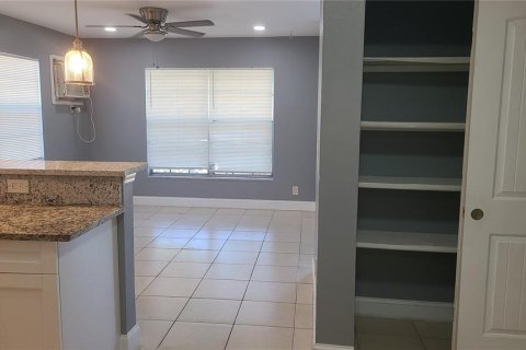 Villa ou maison à louer à Tampa, Floride: 1 chambre, 60.39 m2 № 1680956 - photo 12