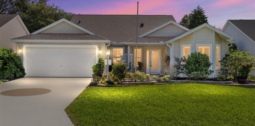 House in The Villages, Florida 3 bedrooms, 182.83 sq.m. № 1910643