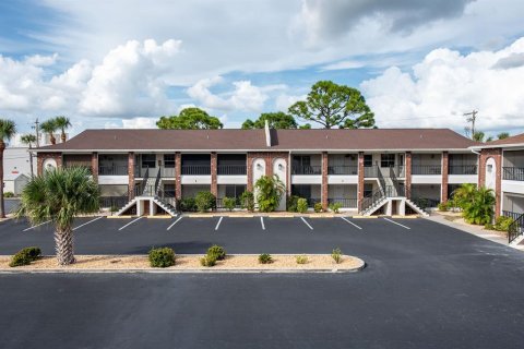 Condominio en Englewood, Florida, 2 dormitorios  № 2151029