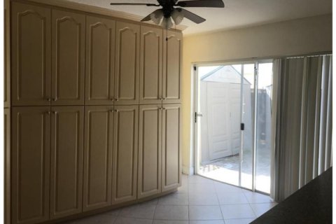 Villa ou maison à louer à Davie, Floride: 3 chambres, 124.86 m2 № 2263413 - photo 3