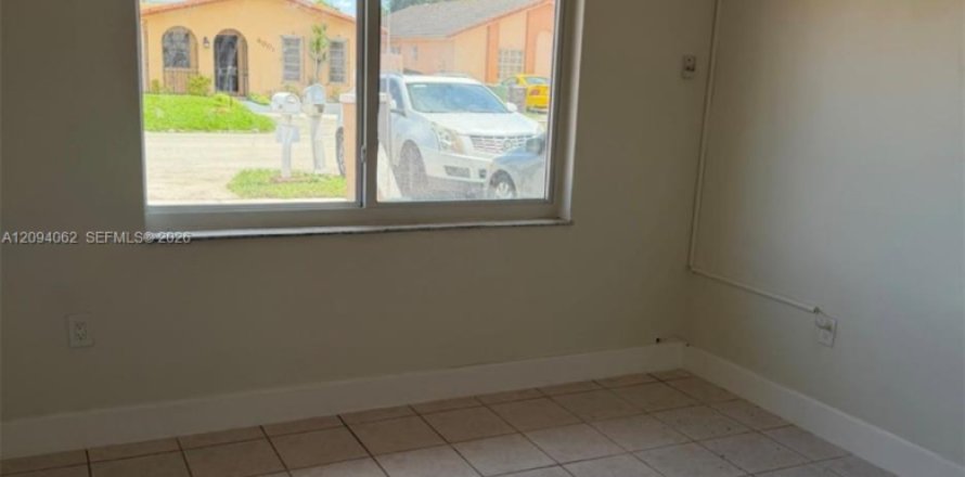 Immobilier commercial à Hialeah, Floride 193.42 m2 № 2386900