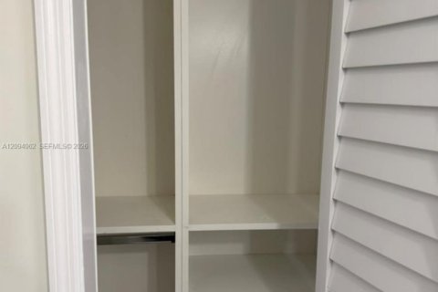 Immobilier commercial à louer à Hialeah, Floride: 193.42 m2 № 2386900 - photo 6