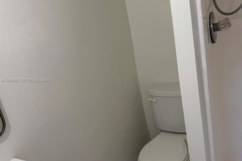 Immobilier commercial à louer à Hialeah, Floride: 193.42 m2 № 2386900 - photo 5