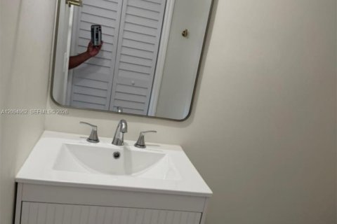 Immobilier commercial à louer à Hialeah, Floride: 193.42 m2 № 2386900 - photo 3