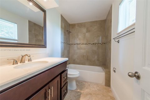 Casa en alquiler en Coral Gables, Florida, 3 dormitorios, 233.28 m2 № 2018537 - foto 10